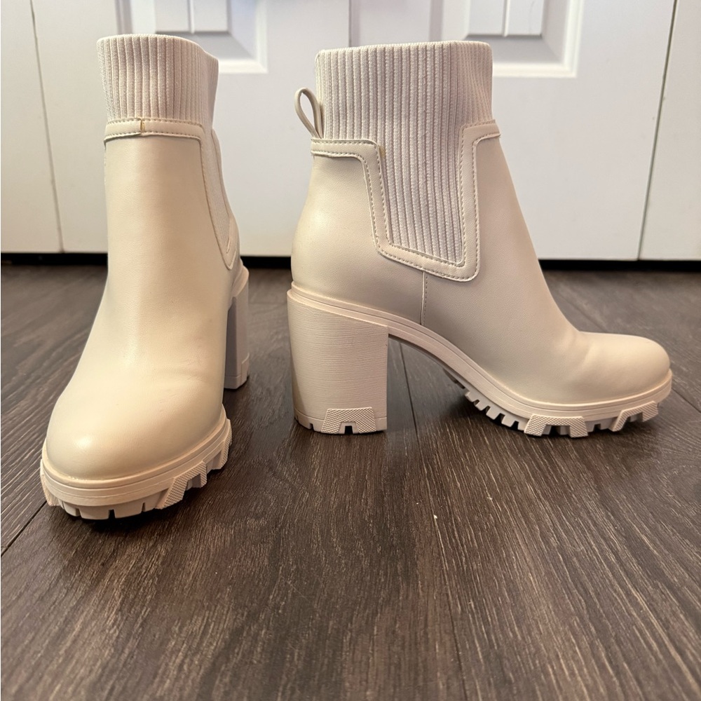 Mix No. 6 Ivory Cream Heeled Lug Sole Chelsea Boots - Size 8